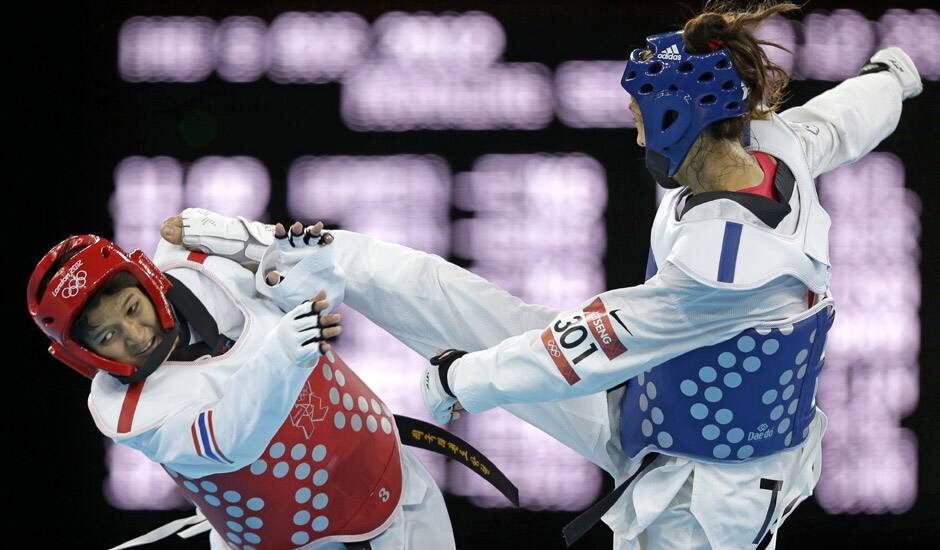 Chinese Taipei's Li-Cheng Tseng fights Thailand's Rangsiya Nisaisom (in red) during their match in women's 57-kg taekwondo competition at the 2012 Summer Olympics in London.