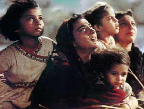 A mother is surely the most important figure in anybody`s life.And Bollywood has time and again shown the beautiful side of motherhood, with `Maa` being a prominent figure in almost all the movies. This Mother`s Day let`s take a walk down the memory lane and look back at a few films that have paid an ode to being a mother. - Spice Team