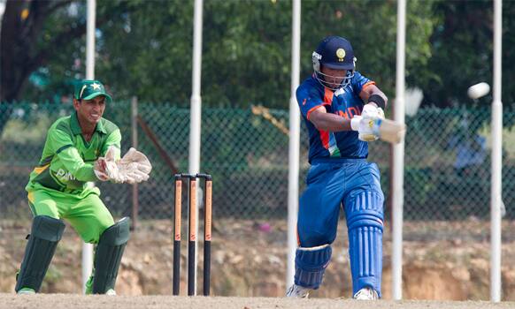 Unmukt Chand pulls during his century, Pakistan Under-19s vs India Under-19s, Final, Under-19s Asia Cup, Kinrara Academy Oval, Kuala Lumpur.