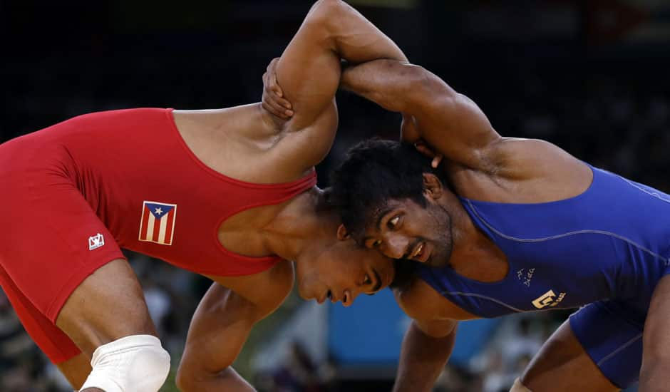 Franklin Gomez Matos of Puerto Rico competes against Yogeshwar Dutt of India (in blue) during the men's 60-kg freestyle wrestling competition at the 2012 Summer Olympics.