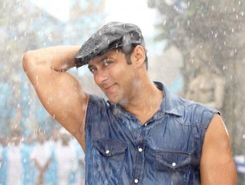 When it comes to trying hands at different kinds of skills how can Sallu bhai stay behind. Salman sang his first song way back in 1999 for his his film `Hello Brother`. The actor also lent his voice to the superhit title track from his movie `Bodyguard`. Very soon the superstar will be coming up with another track opposite Shreya Ghoshal, and yes this time it is a romantic number! - Spice Team