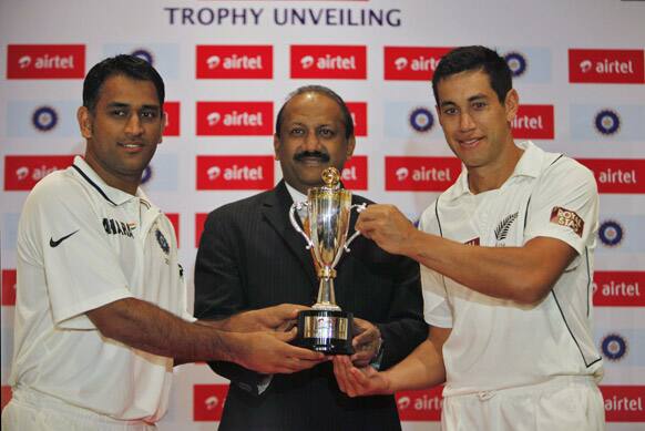 Indian cricket captain Mahendra Singh Dhoni and New Zealand captain Ross Taylor unveil the trophy for their test and T20 cricket series in Hyderabad.