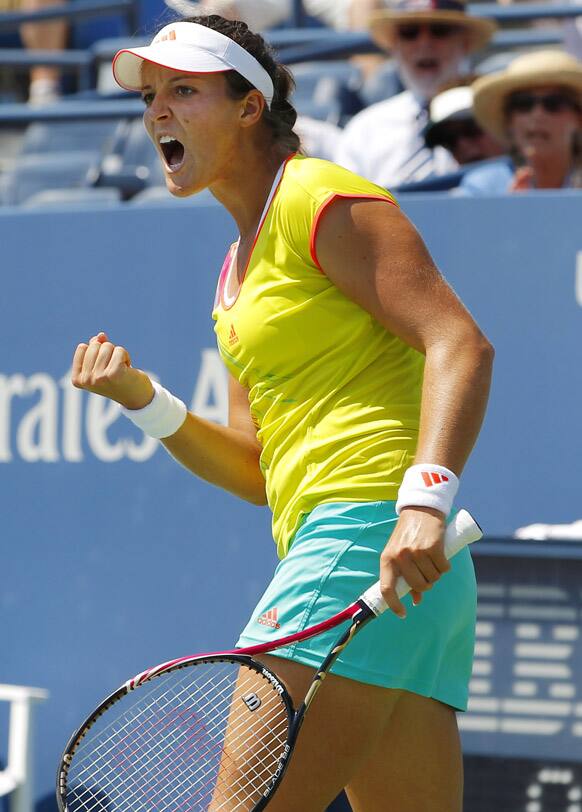 Britain's Laura Robson reacts during her match against China's Li Na in the third round of play at the 2012 US Open tennis tournament, in New York.