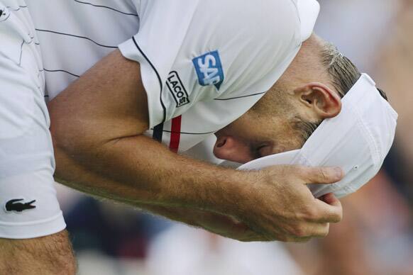 Andy Roddick reacts during his match with Argentina's Juan Martin Del Potro in the quarterfinals of the 2012 US Open tennis tournament.