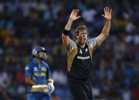 New Zealand's bowler Jacob Oram, right, appeals unsuccessfully for the wicket of Sri Lanka's batsman Tillakaratne Dilshan, left, during the ICC Twenty20 Cricket World Cup Super Eight match in Pallekele.