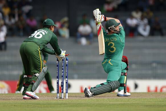 Pakistan's wicketkeeper Kamran Akmal unsuccessfully attempts to take a stumping to dismiss South Africa's batsman Jacques Kallis, right, during the ICC Twenty20 Cricket World Cup Super Eight match in Colombo.