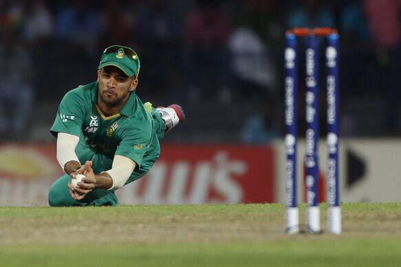 South Africa's fielder Jean-Paul Duminy completes a catch to dismiss Pakistan's batsman Yasir Arafat, unseen, during their ICC Twenty20 Cricket World Cup Super Eight match in Colombo.