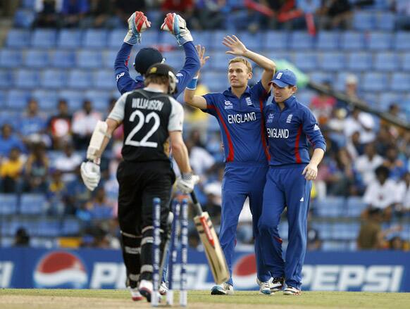 England's bowler Danny Briggs, second right, celebrates with teammates the dismissal of New Zealand's batsman Kane Williamson (22) during their ICC Twenty20 Cricket World Cup Super Eight match in Pallekele.