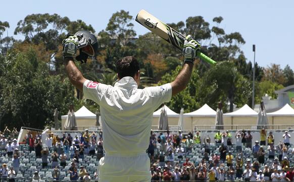 Australia's Ricky Ponting waves to fans as he walks off the pitch for the last time after his wicket fell for 8 runs on day four of the third cricket test match against South Africa in Perth.