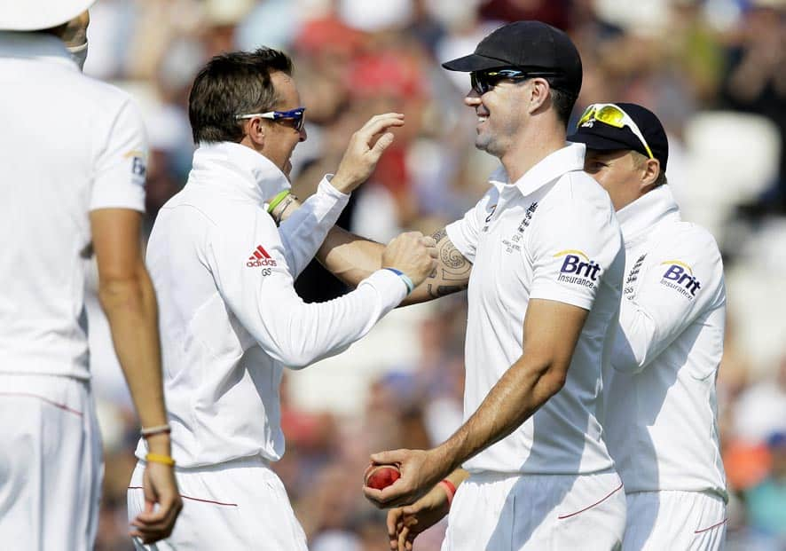 England's Kevin Pietersen second right is congratulated by teammate Graeme Swann after taking a catch to dismiss Australia's Shane Watson during play on the fifth day of the fifth Ashes cricket Test at the Oval cricket ground in London.