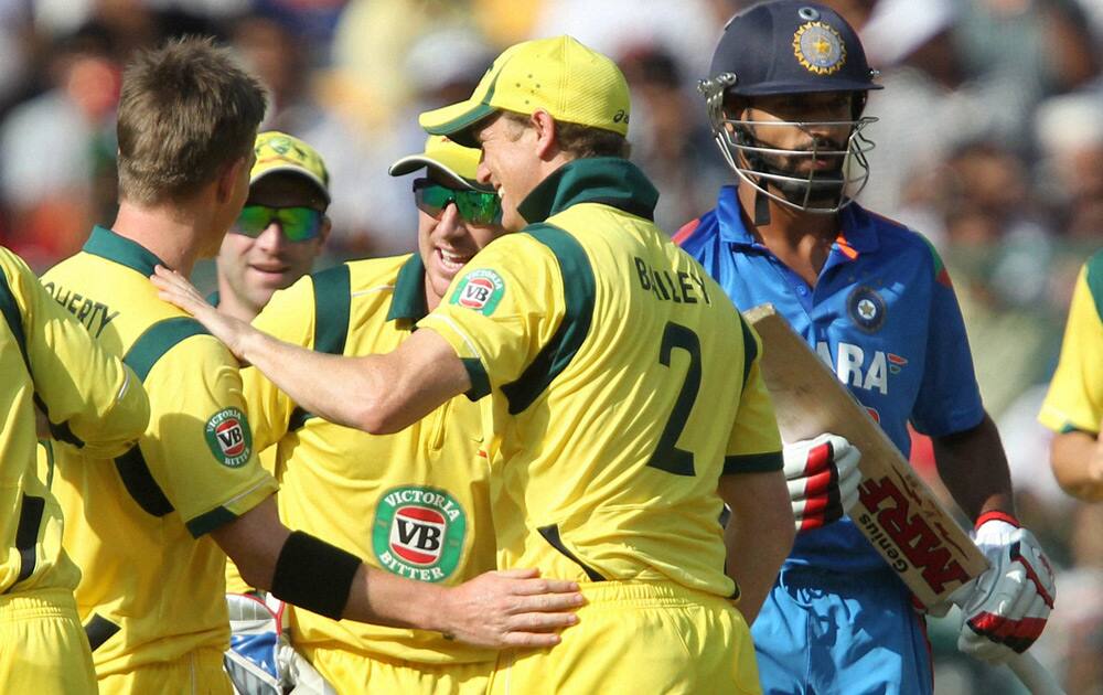 Xavier Doherty with team mates celebrates the wicket of India's Shikhar Dhawan (R) during their 7th ODI cricket match at Chinnaswamy stadium in Bengaluru.