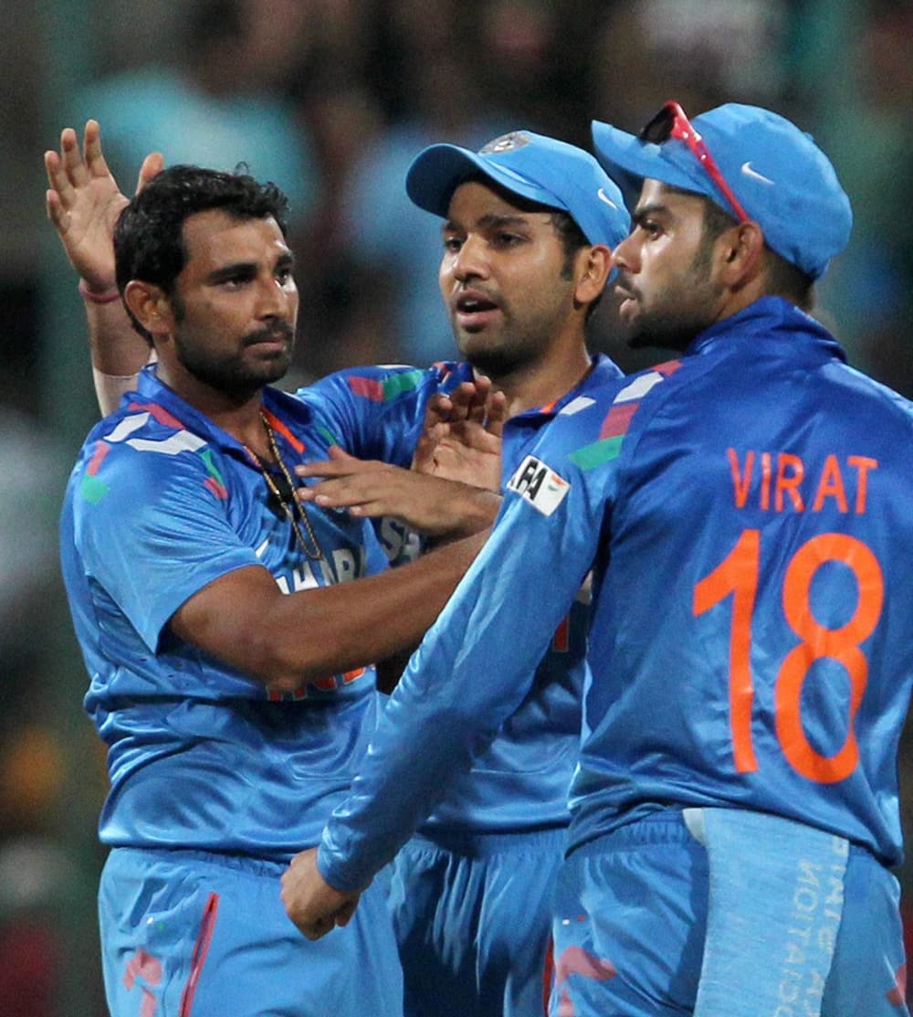 Mohd Shammi Ahmed with team mates celebrate the wicket of Aaron Finch during the 7th ODI against Australia at Chinnaswamy stadium in Bengaluru.