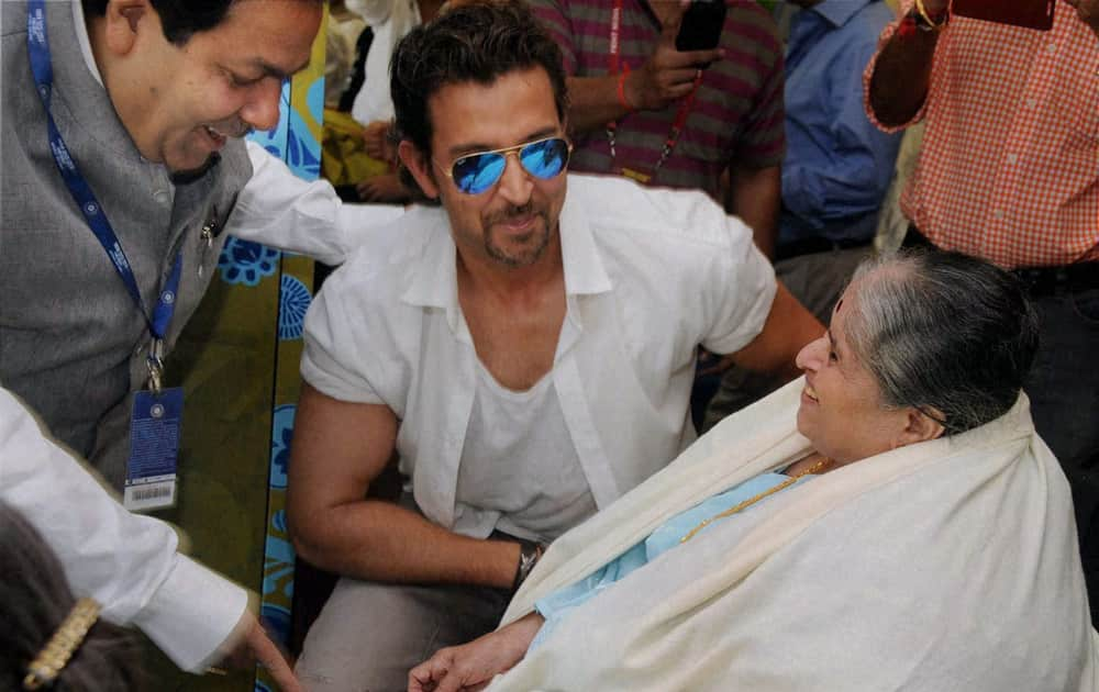 BCCI Vice President Rajeev Shukla, Bollywood actor Hritik Roshan with Sachin Tendulkar's mother at Wankhede Stadium on Day 2 of the final Test match between India and West Indies in Mumbai.