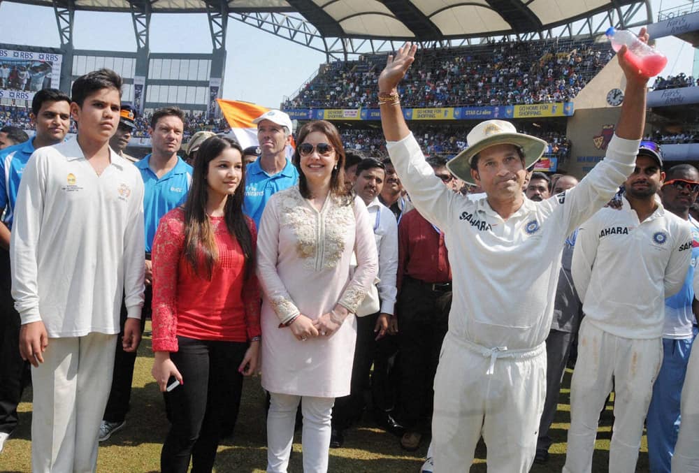 Sachin Tendulkar with his family during his farewell ceremony at Wankhede stadium in Mumbai.