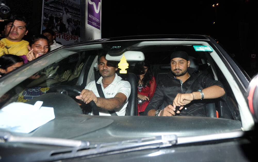 Harbhajan Singh arrives for SachinTendulkar’s party in Mumbai. Sachin hosted the party after he retired from test cricket after playing his 200th test match.  Pic Courtesy: DNA