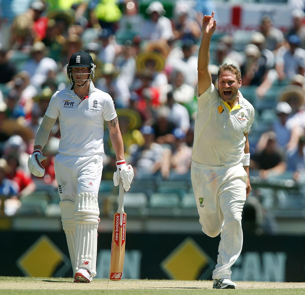 Australia's Ryan Harris appeals for a lbw on the third day of their Ashes cricket test match against England in Perth.