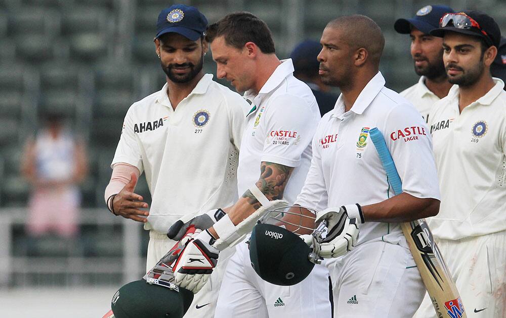 India's Shikhar Dhawan, left, shakes hand with South Africa's batsman Dale Steyn, second left, at the end of the match on fourth and final day of their cricket test match at Wanderers stadium in Johannesburg, South Africa.