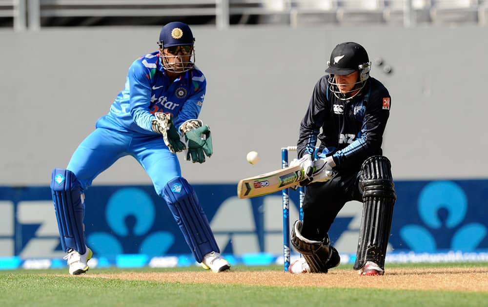 New Zealand's Luke Ronchi, right, bats in front of India’s MS Dhoni in the third one-day International cricket match at Eden Park in Auckland