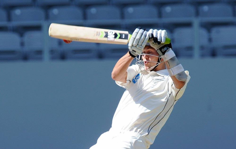 New Zealand’s Trent Boult ducks against bouncer from India’s Ishant Sharma on the 3rd day of the 1st cricket test at Eden Park in Auckland, New Zealand.