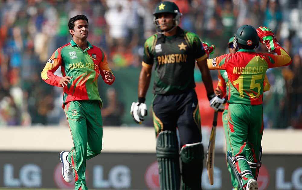 Bangladesh bowler Abdur Razzak, left, celebrates with teammates the dismissal of Pakistan's captain Mohammad Hafeez, center, during their ICC Twenty20 Cricket World Cup match in Dhaka, Bangladesh.