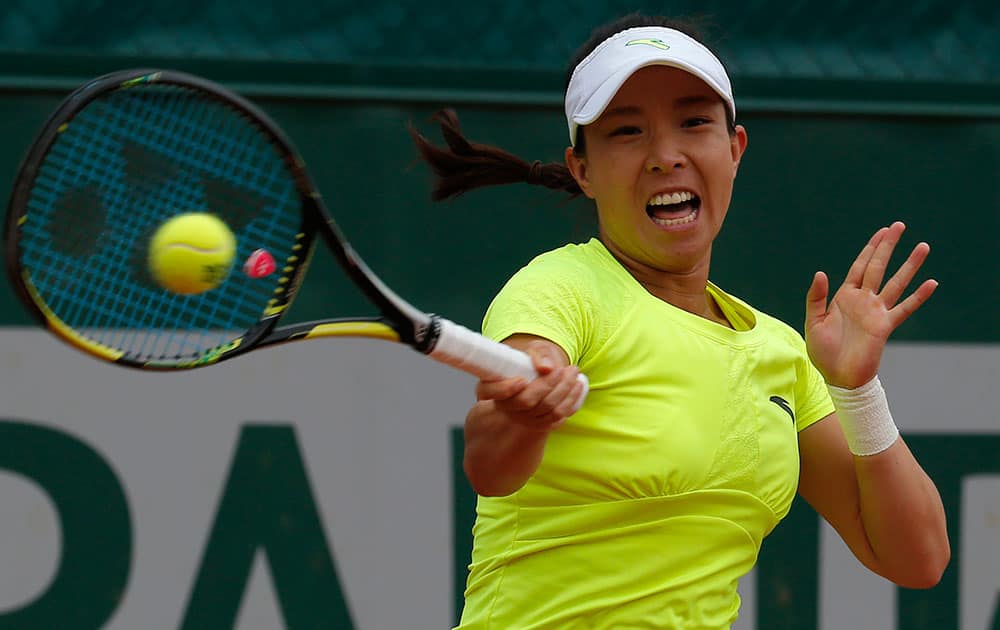 China's Zheng Jie returns the ball to Slovakia's Anna Schmiedlova during the first round match of the French Open tennis tournament at the Roland Garros stadium, in Paris.