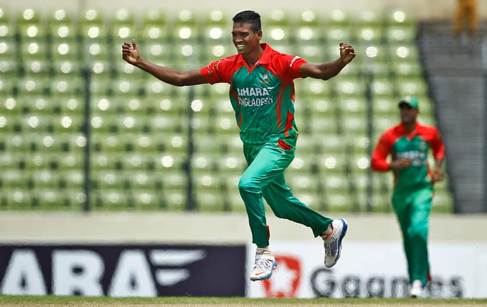 Bangladesh's Al-Amin Hossain, center, celebrates the wicket of India's Ajinkya Rahane during their third one-day International cricket match in Dhaka