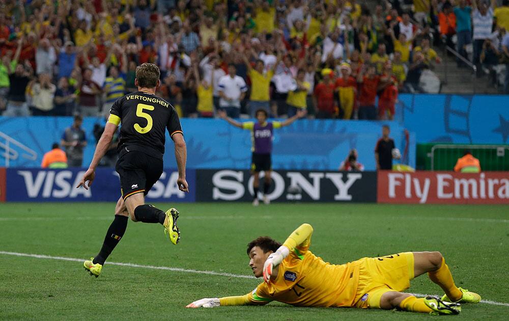 South Korea's goalkeeper Kim Seung-gyu looks back after Belgium's Jan Vertonghen scored his side's first goal during the group H World Cup soccer match between South Korea and Belgium at the Itaquerao Stadium in Sao Paulo, Brazil.