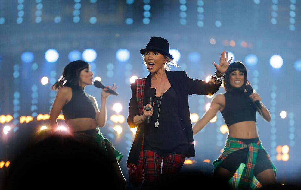 Scottish pop singer Lulu performs the opening set during the Closing Ceremony for the Commonwealth Games Glasgow 2014, at Hampden Park stadium, in Glasgow, Scotland.