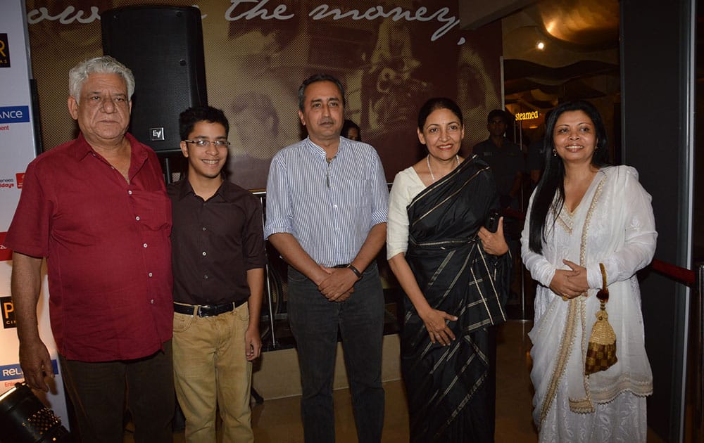 Om Puri his Son Ishan, Sanjeev Lamba, Deepti Naval and Nandita Puri