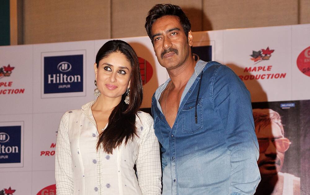 Kareena Kapoor (L) and Ajay Devgan (R) at the promotion of thier upcoming film 'Singham Returns' in Jaipur.- Dalbeer Singh Negi.DNA