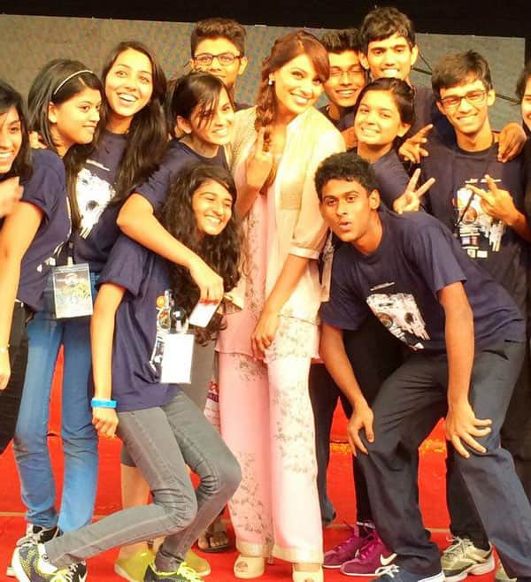 Bipasha Basu ?@bipsluvurself -  At the Umang festival, NM college! So much love and electrifying energy of the youth! -twitter  