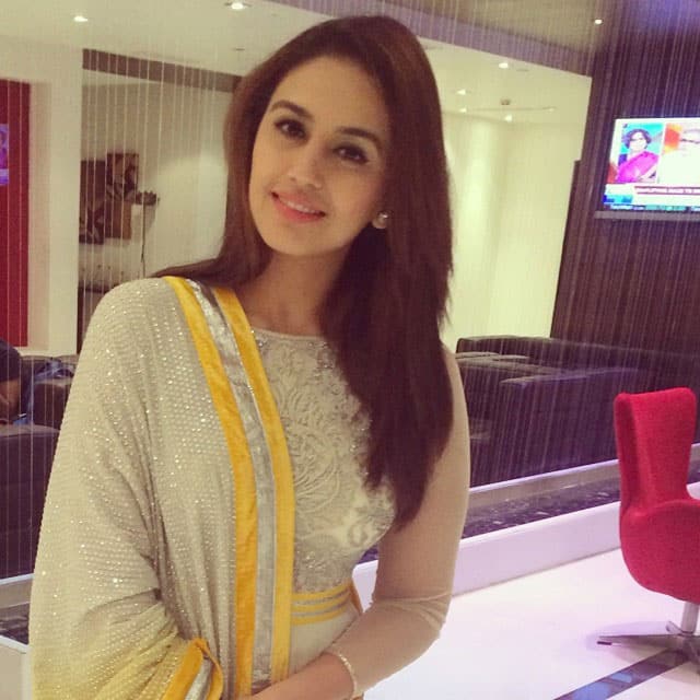 Huma Qureshi - Some more yellow .. From Varun Bahl .. Enroute a friends wedding in Hyderabad. -instagram