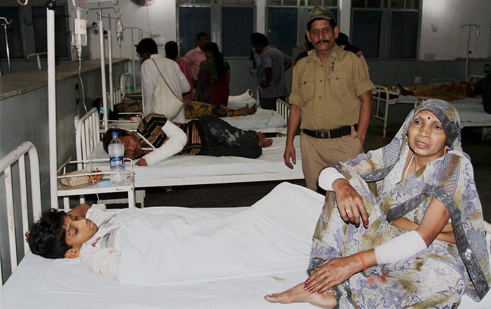 Injured persons being treated at Government Hospital in Jammu on Sunday after a landslide at Sanjhi Chat near the shrine of Mata Vaishno Devi.