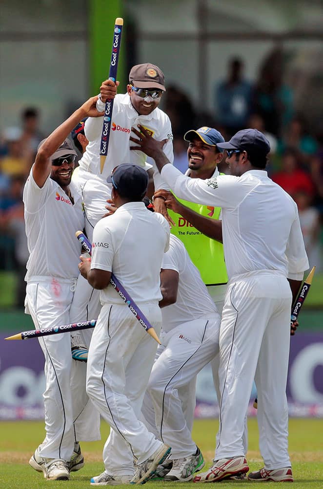 Sri Lanka’s Mahela Jayawardene, center, is carried by teammates after Sri Lanka defeated Pakistan in their second cricket test match winning the series 2-0 in Colombo, Sri Lanka.