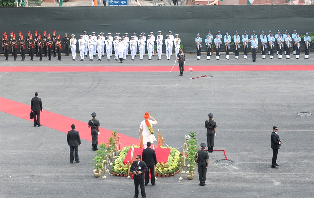 The Prime Minister, Shri Narendra Modi receiving the Guard of Honour from the Saluting Dias at Red Fort, on the occasion of 68th Independence Day, in Delhi.