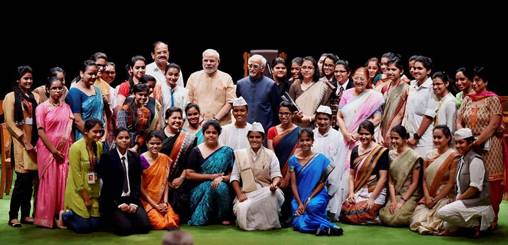 Vice President Hamid Ansari, Lok Sabha Speaker Sumitra Mahajan and PM Narendra Modi with Students of Presentation Convent School during the Outstanding Parliamentarian Awards.