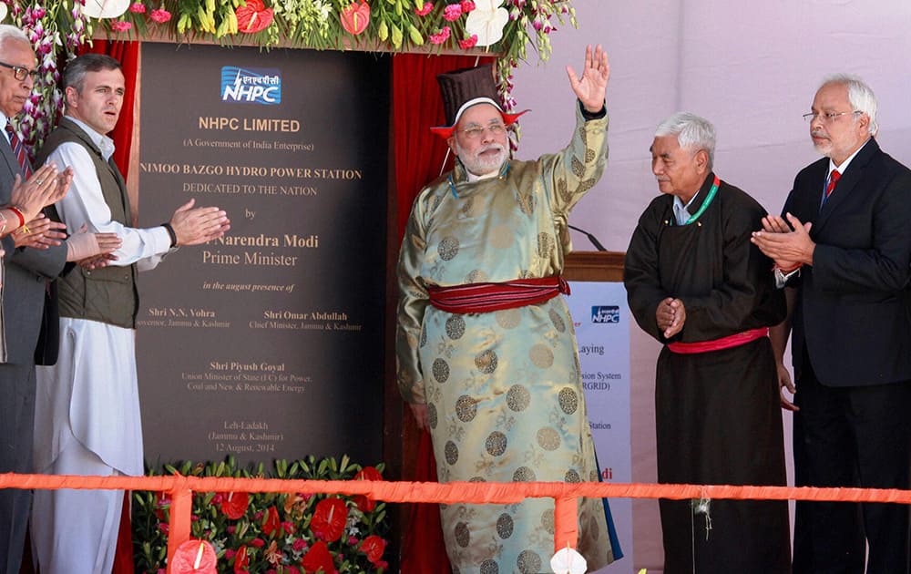 Prime Minister Narendra Modi dedicates the 45 MW Nimoo Bazgo Hydroelectric Project to the nation at a function in Leh.