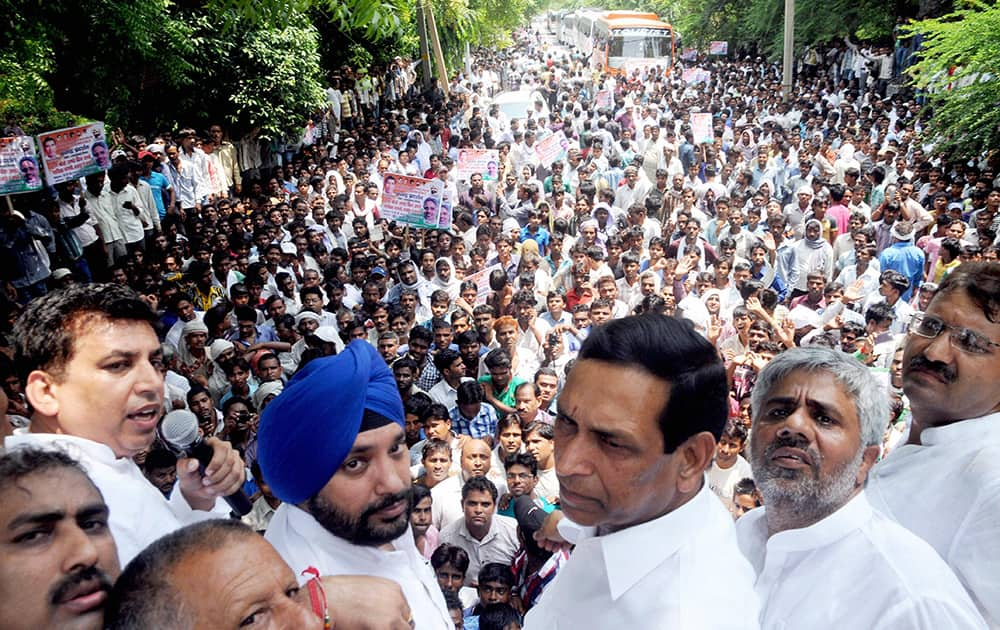 DPCC chief Arvinder Singh Lovely at a protest demonstration in support of PVC industries outside Lt Governor`s residence in New Delhi.