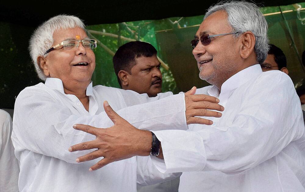 RJD chief Lalu Prasad and JD(U) senior leader Nitish Kumar at a by-election rally in Hajipur.