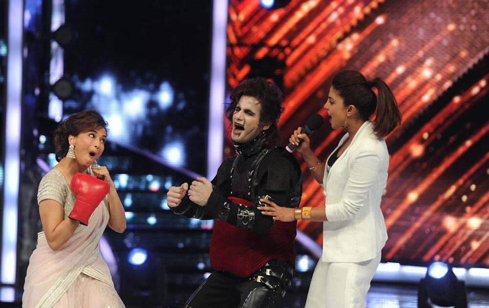 Film actress Priyanka Chopra (R) visited the sets of Jhalak Dikhhla Jaa to promote her upcoming film 'Mary Kom' in Mumbai on Tuesday, August 19, 2014. Also seen in the picture is Madhuri Dixit Nene (L). dna