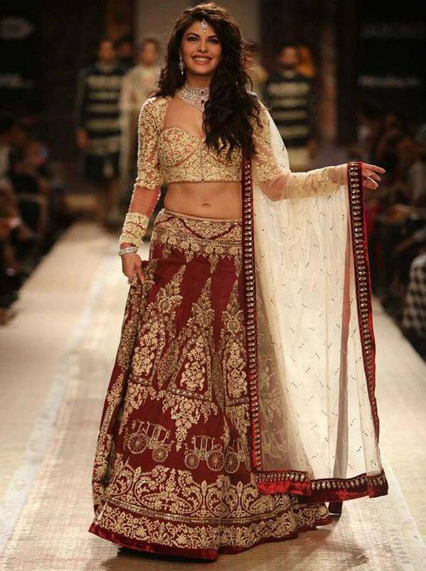 Jacqueline Fernandez - Show stopper at the Lakme Fashion week..-twitter