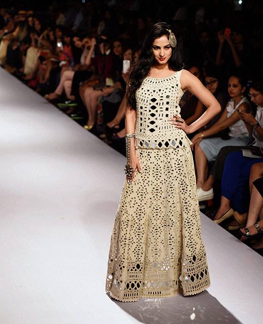 Sonal Chauhan walks the ramp at the Lakme Fashion Week Winter/Festive 2014 in Mumbai.