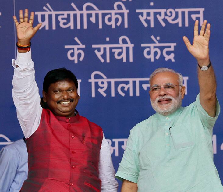 Prime Minister Narendra Modi with BJP leader Arjun Munda during the inauguration of the Power Grid of 765/400 KV Ranchi Sub Station and launch of various programmes in Ranchi, Jharkhand.