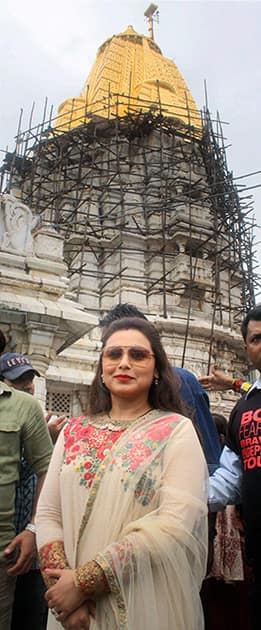 Rani Mukerji offers prayers at Ambaji tample, during promotion for her upcoming movie Mardaani in Ahmedabad.