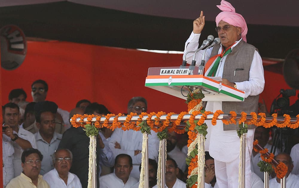 Haryana Chief Minister Bhupinder Singh Hooda addressing at ‘Vijay Sankalp Rally’ in Panipat.