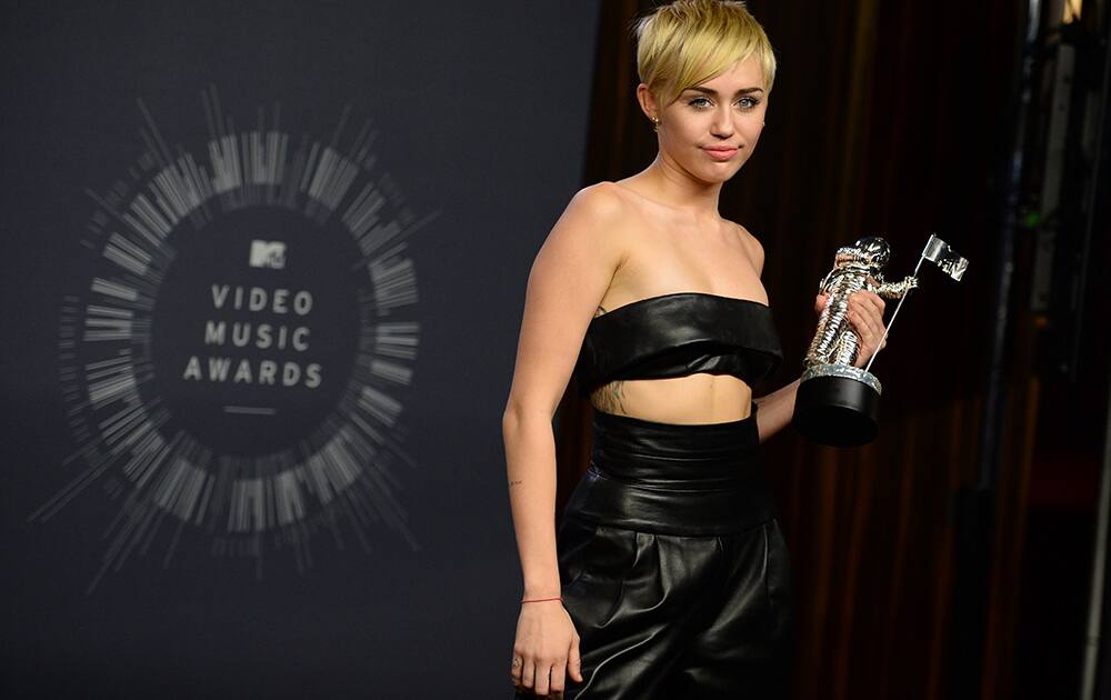 Miley Cyrus poses with the award for Video of the Year in the press room at the MTV Video Music Awards at The Forum in Inglewood, Calif. 