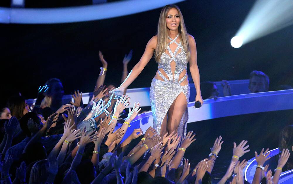 Jennifer Lopez greets fans at the MTV Video Music Awards at The Forum in Inglewood, Calif.