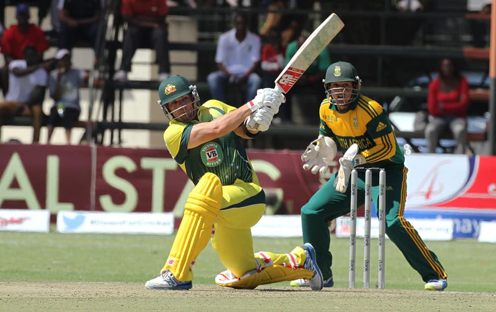 Australian batsman Aaron Finch plays a shot as South African wicketkeeper Quinton de Kock looks on, during the cricket ODI match against South Africa, in Harare Zimbabwe.