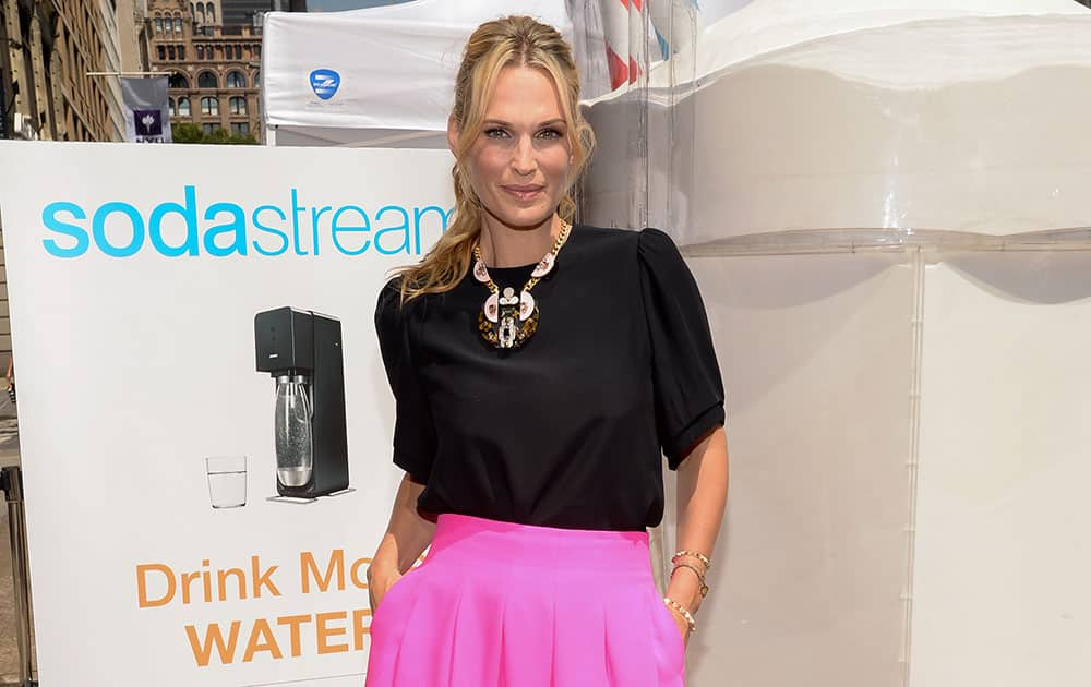 Actress and model Molly Sims and SodaStream reveal 12 foot sugar glass installation to raise awareness for sugarless sparkling beverages in Union Square.