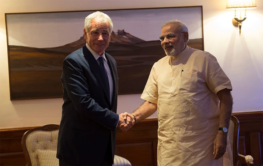 Modi meets US Secretary of Defence Chuck Hagel and talks about deteriorating situation in Iraq.